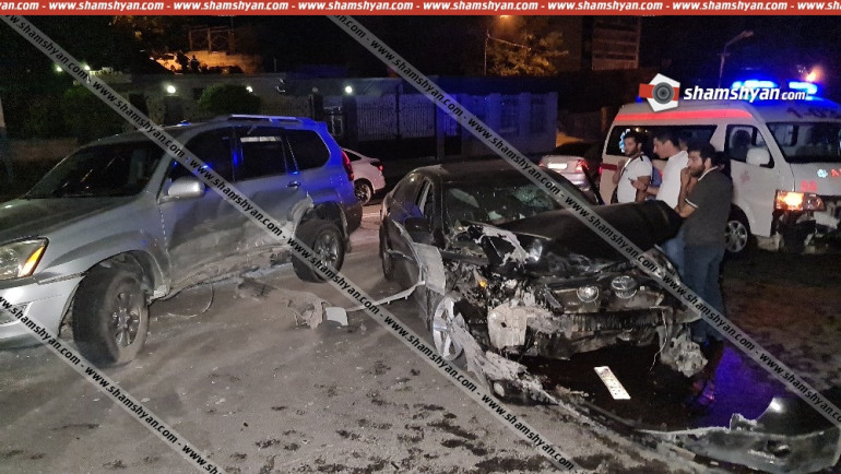 Երևանի Աճառյան փողոցում բախվել են Lexus GX 470-ն ու Toyota Camry-ն. shamshyan.com
