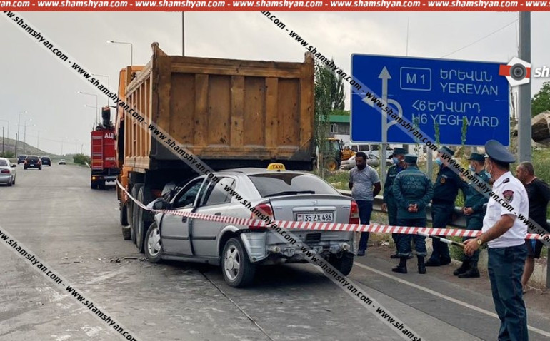 Երևան-Գյումրի ավտոճանապարհին բախվել են Opel մակնիշի ավտոմեքենան և Shakman մակնիշի բեռնատարը. վարորդներից մեկը տեղափոխվել է «Աշտարակ» ԲԿ. shamshyan.com