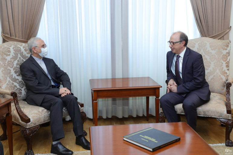 Արա Այվազյանն ընդունել է ՀՀ-ում Իրանի դեսպանին. կողմերն անդրադարձել են ՀՀ սահմանամերձ մարզերում Ադրբեջանի սադրիչ գործողությունների հետևանքով ստեղծված իրադրությանը