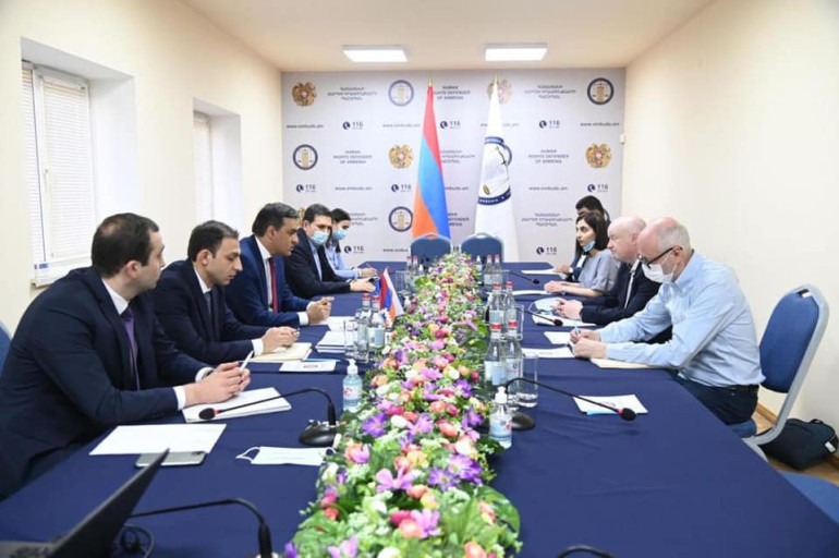 «Առանց սահմանային գոտիներում ստեղծված իրավիճակին ծանոթանալու «ՀՀ-ի և Ադրբեջանի միջև հակամարտության հումանիտար հետևանքները» զեկույցը չի լինի օբյեկտիվ». ՀՀ և Արցախի ՄԻՊ-երը հանդիպել են ԵԽԽՎ զեկուցողին