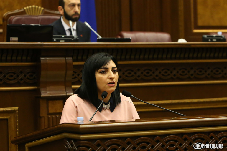 Եթե այդքան համարձակություն ունեք, կարող եմ ուղեկցել սահման` իմ ծննդավայր, ադրբեջանցիների նկատմամբ  Ձեր ագրեսիան ցուցաբերեք․ Թագուհի Թովմասյանը՝ Վլադիմիր Վարդանյանին (տեսանյութ)
