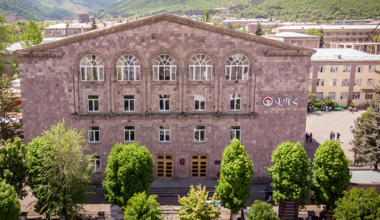 «Վանաձորի Հ. Թումանյանի անվան պետական համալսարանի» ամբիոնի վարիչին կաշառք ստանալու համար մեղադրանք է առաջադրվել