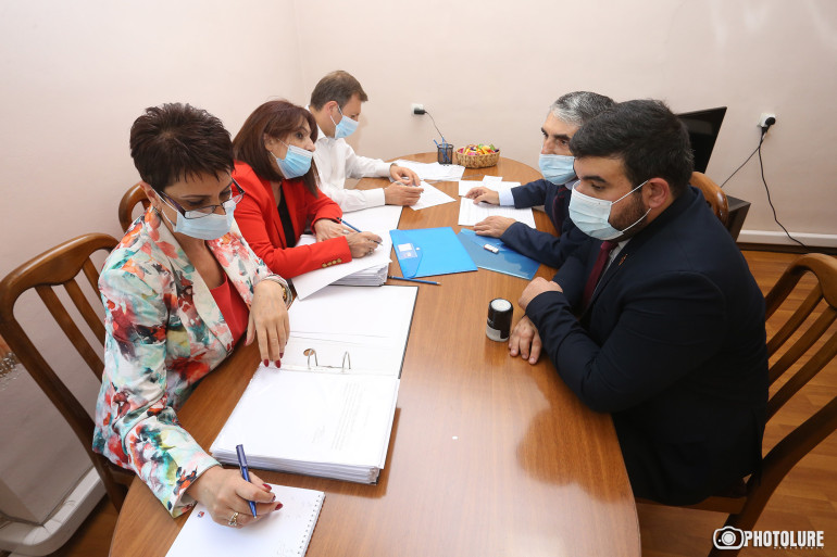 Քաղաքական ուժերը ԿԸՀ են ներկայացնում ընտրացուցակները (տեսանյութ)