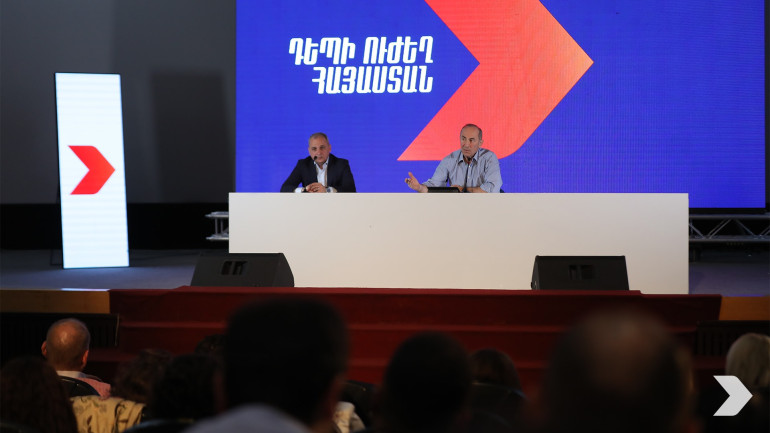 Պետք է վերականգնել վնասը, որ հասցրել են ՀԱՊԿ-ին՝ նրա գլխավոր քարտուղար Յուրի Խաչատուրովին դատելով, և կարգավորել մեր հարաբերությունները․ Ռոբերտ Քոչարյան (տեսանյութ)