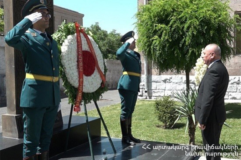 Անմահ հերոսների պատվին խաչքար է տեղադրվել Երևանի փրկարարական վարչության բակում
