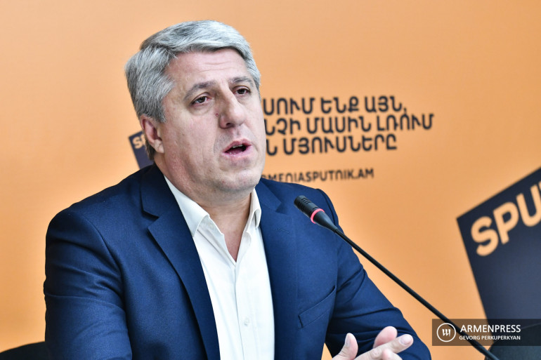 Եթե Սանդրուքի և Սև լճի հատվածում մեր սահմանագիծը նպաստավոր չլինի, ապա երկու կետում վտանգվում է Արցախի հետ այժմ գործող միակ ցամաքային կապը` Երևան-Երասխ-Գորիս-Մեղրի մայրուղու երկայնքով․ Ոսկանյան