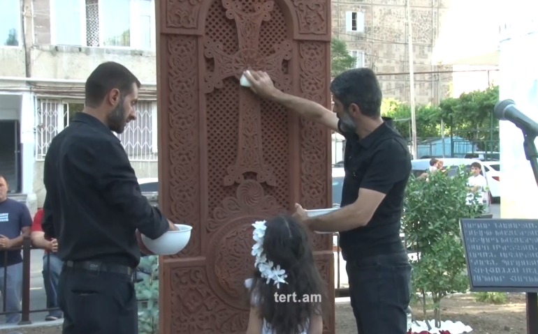 Բարձունքը չկա, տղերքը՝ նույնպես․ զինվորների հիշատակը հավերժացնող հուշակոթող է կանգնեցվել Էրեբունիում (տեսանյութ)