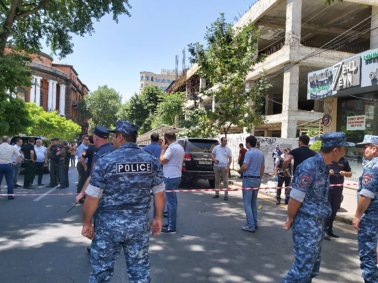 Սպանություն՝ Երևանի Կենտրոնում․ դեպքի վայրում աշխատում են իրավապահները (տեսանյութ)