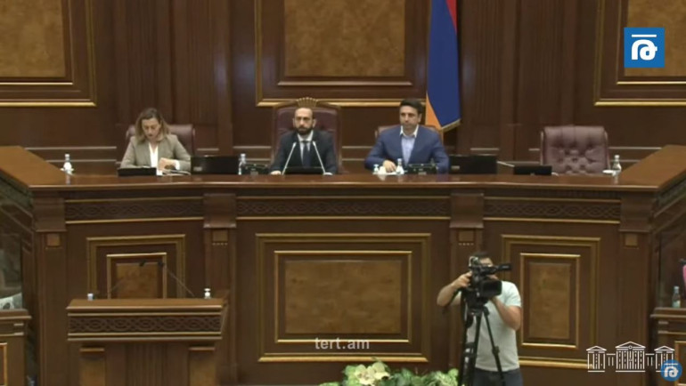 ԱԺ-ն արտահերթ նիստ է գումարել (տեսանյութ)
