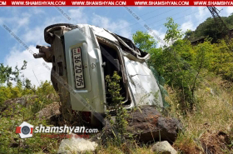 Սյունիքում Opel-ը, մի քանի պտույտ գլորվելով, կողաշրջված վիճակում հայտնվել է ձորում․ կա վիրավոր․ shamshyan.com