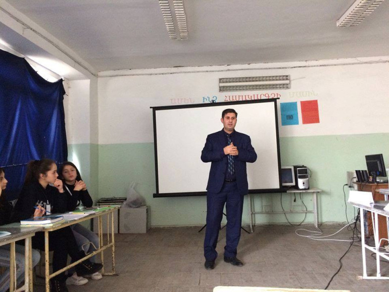 Քաղաքական հայացքների համար պարտադրեցին, որ հրաժարվեմ դպրոցի տնօրենի կարգավիճակից, հիմա էլ ուզում են զրկել դասավանդելու իրավունքից․ Զորակ գյուղի դպրոցի ուսուցիչ