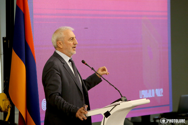 Առաջարկում ենք սահմանադրական փոփոխություններ անել և կիսանախագահական կառավարման համակարգի անցնել․ Արամ Մանուկյան (տեսանյութ) Առաջարկում ենք սահմանադրական փոփոխություններ անել և կիսանախագահական կառավարման համակարգի անցնել․ Արամ Մանուկյան (տեսանյութ)