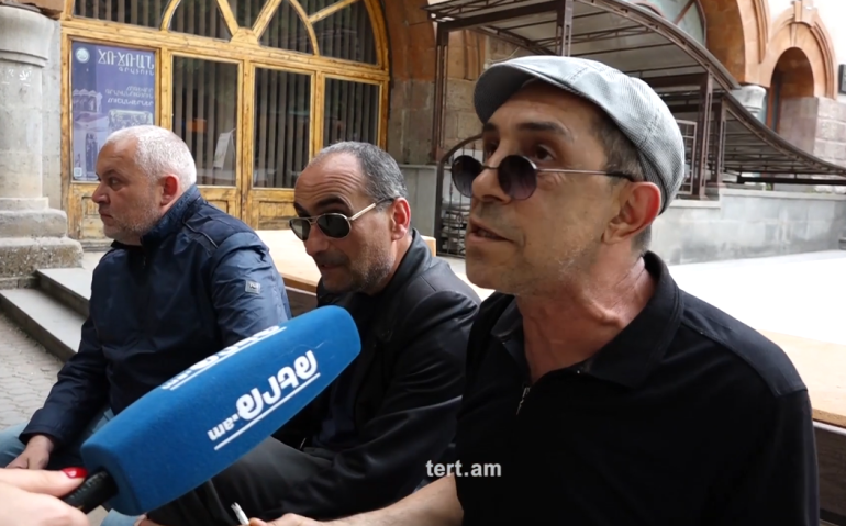 ««Զոմբի» բառը էլ տեղին չէ, մնացել են հիմա անհայրենիքները». գյումրեցիներ (տեսանյութ)