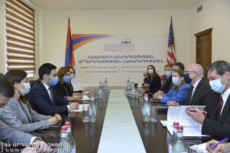 Ռուստամ Բադասյանն ընդունել է ԱՄՆ պետքարտուղարի տեղակալի պաշտոնակատար Ֆիլիպ Ռիքերի գլխավորած պատվիրակությանը