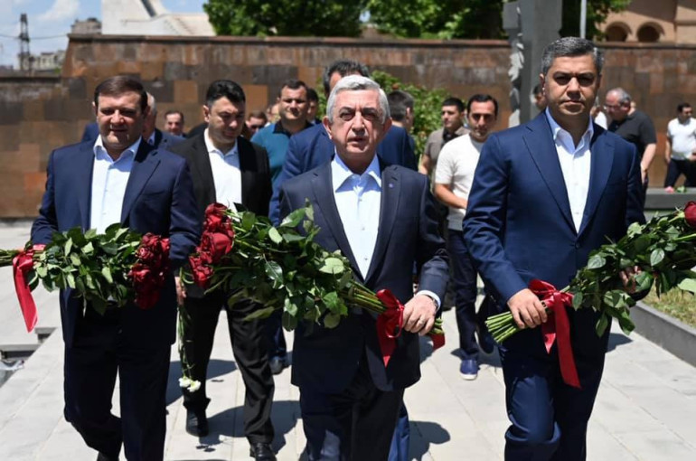 Սերժ Սարգսյանը հարգանքի տուրք է մատուցել պետական, քաղաքական գործիչ Անդրանիկ Մարգարյանի հիշատակին