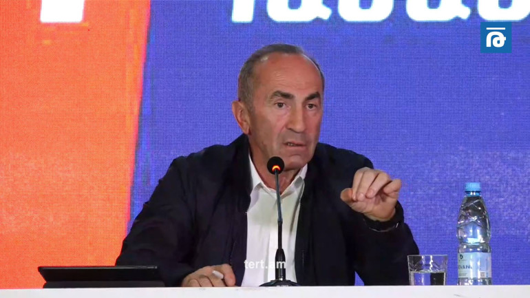 Մենք պետք է պատժենք ոչ թե մուրճով, այդ մեթոդները շատ լավ գիտենք, այլ պատժենք քվեարկությամբ, մենք կապիկություններ չենք անում. Ռոբերտ Քոչարյան (տեսանյութ) Մենք պետք է պատժենք ոչ թե մուրճով, այդ մեթոդները շատ լավ գիտենք, այլ պատժենք քվեարկությամբ, մենք կապիկություններ չենք անում. Ռոբերտ Քոչարյան (տեսանյութ)