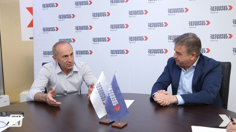 Տեղի է ունեցել Ռոբերտ Քոչարյանի և Կարեն Կարապետյանի հանդիպումը, քննարկվել են առաջիկայում իրականացվելիք մի շարք ծրագրեր