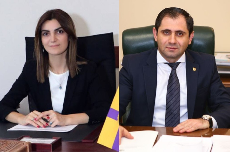 Խոսակցությունը տեղի է ունեցել 2020 թվականի նոյեմբերի 16-ի ուշ երեկոյան․ Էջմիածնի քաղաքապետը մանրամասներ է ներկայացրել իր և Սուրեն Պապիկյանի խոսակցության ձայնագրության մասին