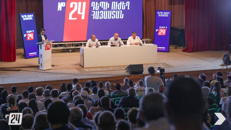 Այս համակարգի գլխին կանգնած է մի մարդ, որն ինքն իրեն չի կարողանում կառավարել, բայց համարում է՝ երկիրը կարող է կառավարել․ Ռոբերտ Քոչարյանը՝ Նիկոլ Փաշինյանին