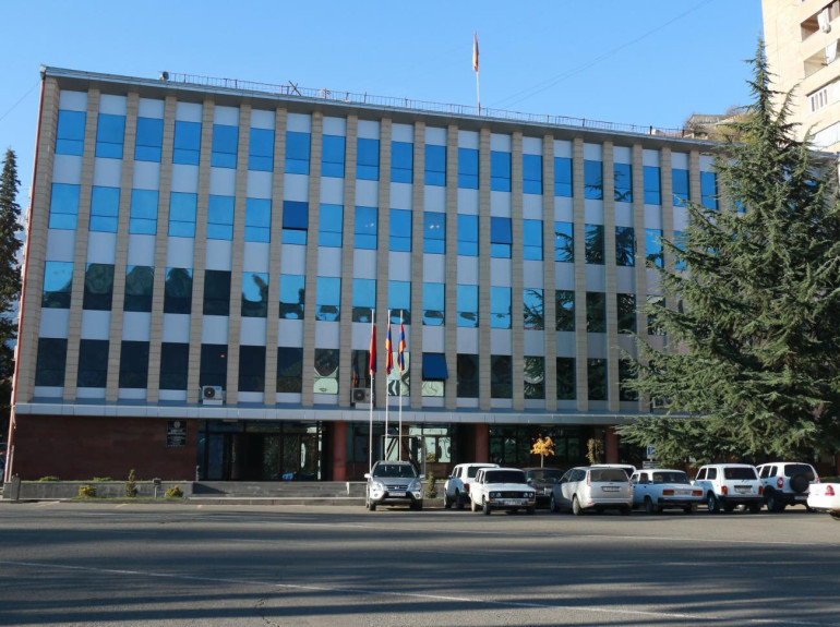 Սյունիքի մարզպետարանը ընտրություններից առաջ մեծ ծավալի դրամական աջակցություն է ցուցաբերում բնակիչներին. Սյունիքի բնակիչ