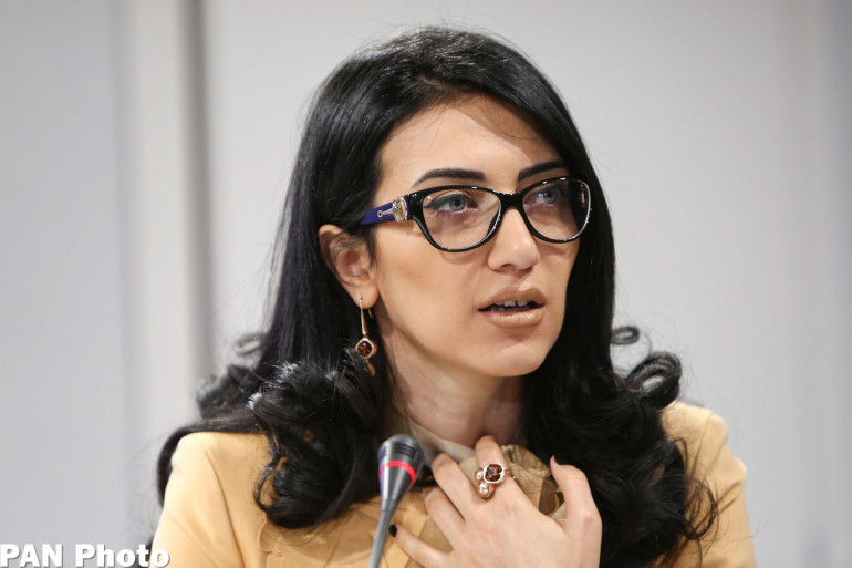 Անձնագրային բաժանմունքների ղեկավարները ժամը 17.00-ից համատարած մարդկանց մերժում են տրամադրել տեղեկանքներ, որոնց հիման վրա նրանք կարող են քվեարկել. սա հանցագործություն է. Արփինե Հովհաննիսյան