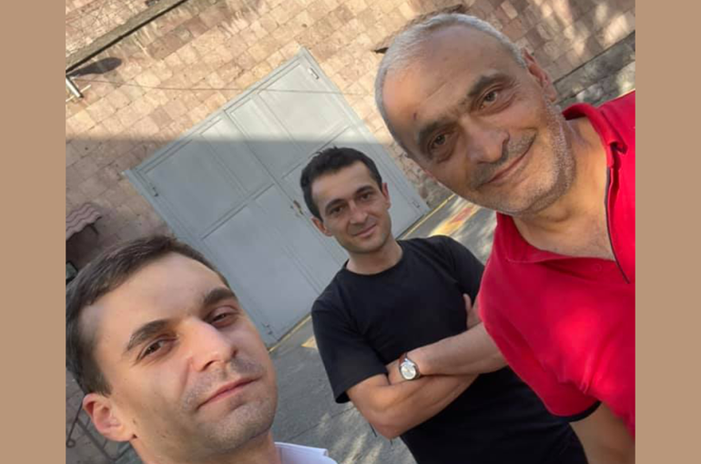 «Պատիվ ունեմ» դաշինքի՝ երեկ Եղեգնաձորում բերման ենթարկված համակիրներ Կարեն Կարապետյանը և Հայկ Մարտիրոսյանը ազատ են արձակվել. փաստաբան
