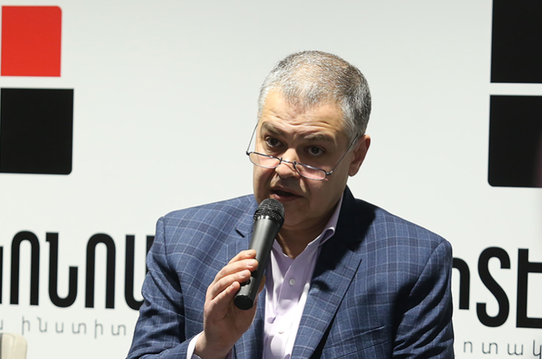 Տեսականորեն երկու մեկնաբանություն կա․ Դավիթ Հարությունյանը՝ ընդդիմության կողմից մանդատներից հրաժարվելու հնարավորության մասին Տեսականորեն երկու մեկնաբանություն կա․ Դավիթ Հարությունյանը՝ ընդդիմության կողմից մանդատներից հրաժարվելու հնարավորության մասին