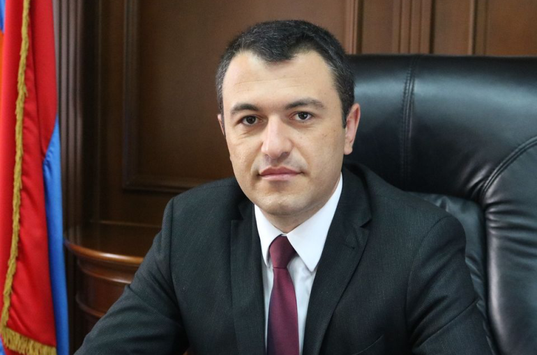 3,5 մլն դրամ՝ առանց ծագման աղբյուրի, շուրջ 3 մլն դրամ պարգևավճար, 5 անշարժ գույք՝ համատեղ սեփականությամբ․ Կադաստրի կոմիտեի ղեկավարի հայտարարագիրը