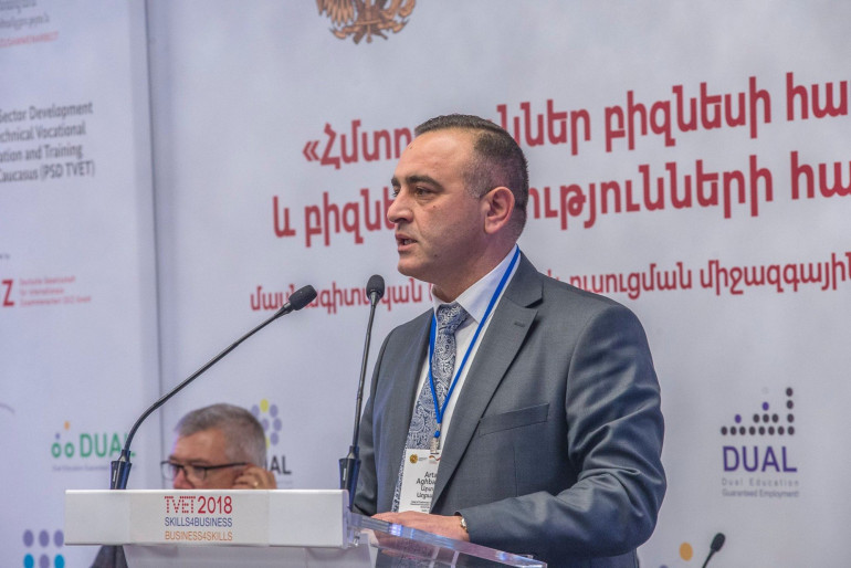 Ես անարմատ ու անաստված, անսեռ ու անհայրենիք պաշտոնյաների հետ ճանապարհ չունեմ գնալու․ հեռանում եմ, որովհետև Շուշին ինձ համար դժգույն և դժբախտ քաղաք չէր․ ԿԳՄՍ պաշտոնյա