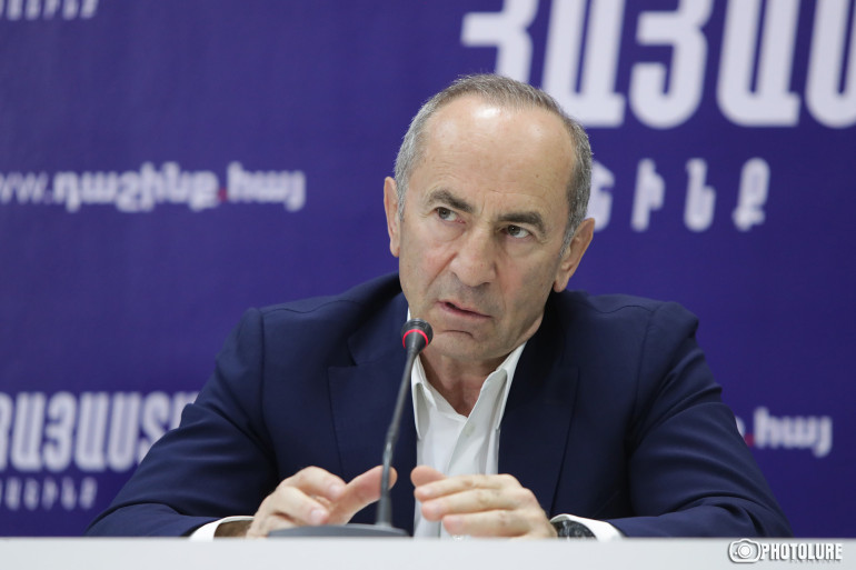 Ռոբերտ Քոչարյանը հանդիպել է «Հայաստան» դաշինքի թիմակից համայնքապետերի հետ Ռոբերտ Քոչարյանը հանդիպել է «Հայաստան» դաշինքի թիմակից համայնքապետերի հետ