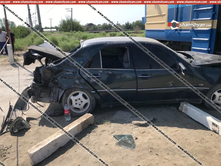 Բախվել են Երևան-Գյումրի մարդատար գնացքն ու Mercedes-ը. կան վիրավորներ. shamshyan.com