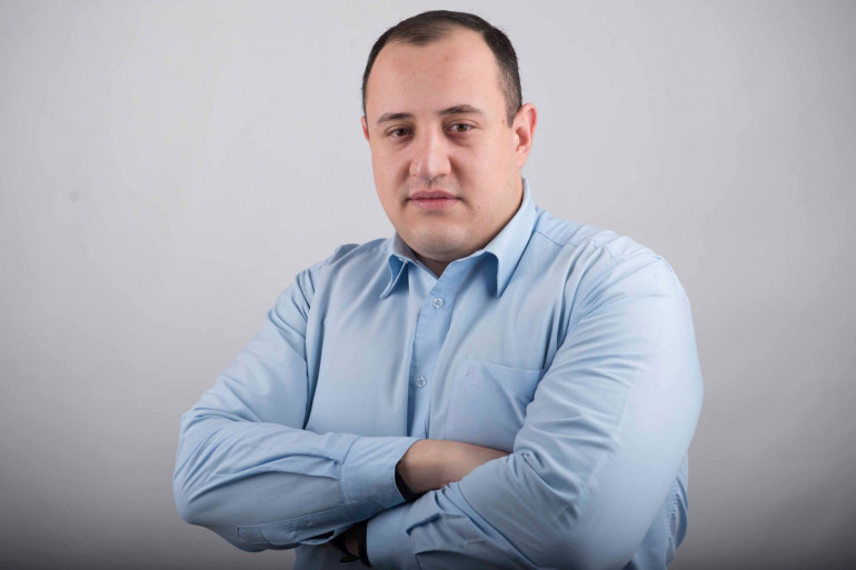 Հասարակական-քաղաքական գործիչ Միհրան Հակոբյանի մեքենայի տակ նռնակի պայթեցման դեպքի առթիվ քրեական գործը հարուցվել է գույք ոչնչացնելու հատկանիշներով Հասարակական-քաղաքական գործիչ Միհրան Հակոբյանի մեքենայի տակ նռնակի պայթեցման դեպքի առթիվ քրեական գործը հարուցվել է գույք ոչնչացնելու հատկանիշներով