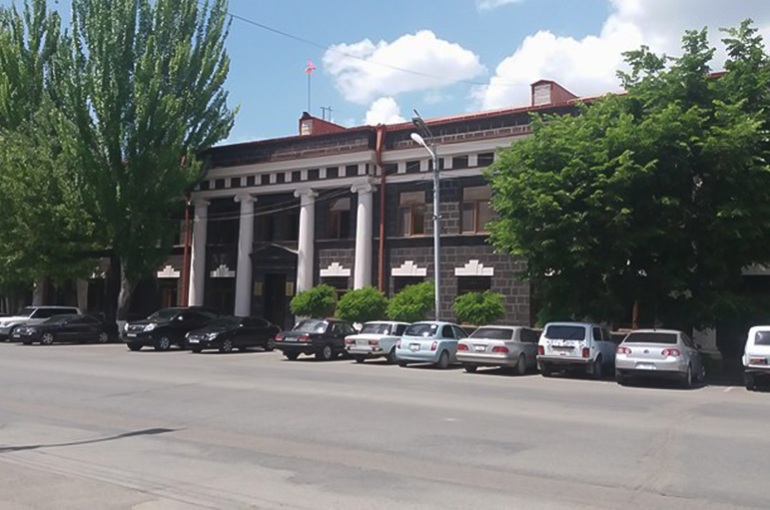 Ինձ աշխատանքից ազատել են միայն նրա համար, որ դաշնակցական եմ. Գյումրու թիվ 38 դպրոցի տնօրենը հայտնում է՝ ընտրություններից առաջ Շիրակի մարզպետն աշխատանքից ազատել է 3 տնօրենի