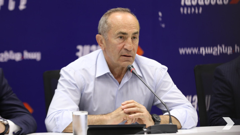 Մարդիկ հավատում են, որ նախկիններն են ստիպել, որ նոյեմբերի 9-ի նվաստացուցիչ հայտարարությունը ստորագրվի և կան զանգվածներ, որոնք հավատում են դրան. Ռոբերտ Քոչարյան Մարդիկ հավատում են, որ նախկիններն են ստիպել, որ նոյեմբերի 9-ի նվաստացուցիչ հայտարարությունը ստորագրվի և կան զանգվածներ, որոնք հավատում են դրան. Ռոբերտ Քոչարյան