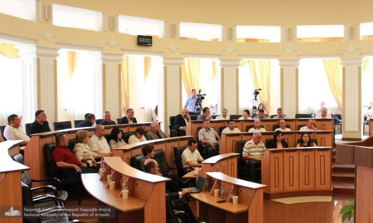 Արցախի ԱԺ-ն արտահերթ նիստ է գումարել, օրակարգում՝ «Ռազմական դրության իրավական ռեժիմի մասին» օրինագծի քննարկումը