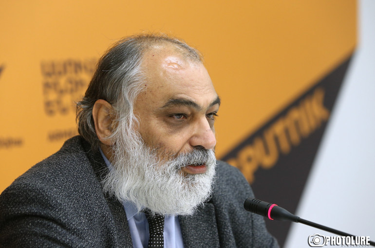 Արցախի մեր հայրենակիցներին կոչ եմ անում սոցցանցերի էջերից հեռացնել կամ փակել հեռախոսահամարները, հասցեներն ու այլ անձնական տվյալները, չպատասխանել ստացվող կասկածելի որևէ զանգի. Թաթոյան