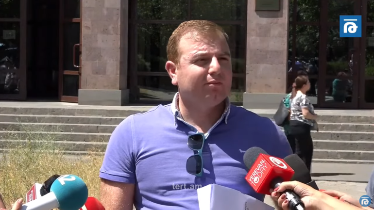Պաշտպանական կողմի գնահատմամբ՝ մեղադրանքի բնույթի ցուցմունք առկա չէ․ պաշտպանը՝ Արմեն Չարչյանի գործով վկաների ցուցմունքների մասին