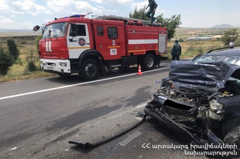 Երևան-Սևան ավտոճանապարհին բախվել են «BMW» և «Opel Astra G» մակնիշների ավտոմեքենաները, վերջինիս վարորդը ստացել է մարմնական վնասվածքներ