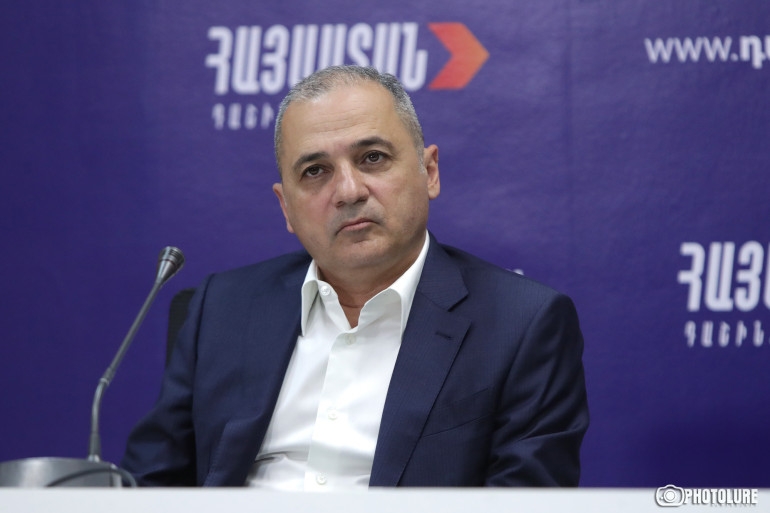 Սյունիքում այսօր Ոստիկանության, ՊԵԿ-ի, ԱԱԾ-ի՝ 15-ից ավելի քննչական խմբեր կան․ խուզարկում են ԶՊՄԿ-ն, Քաջարանի համայնքապետի, 4-5 այլ աշխատակիցների բնակարաններ․ Վահե Հակոբյան