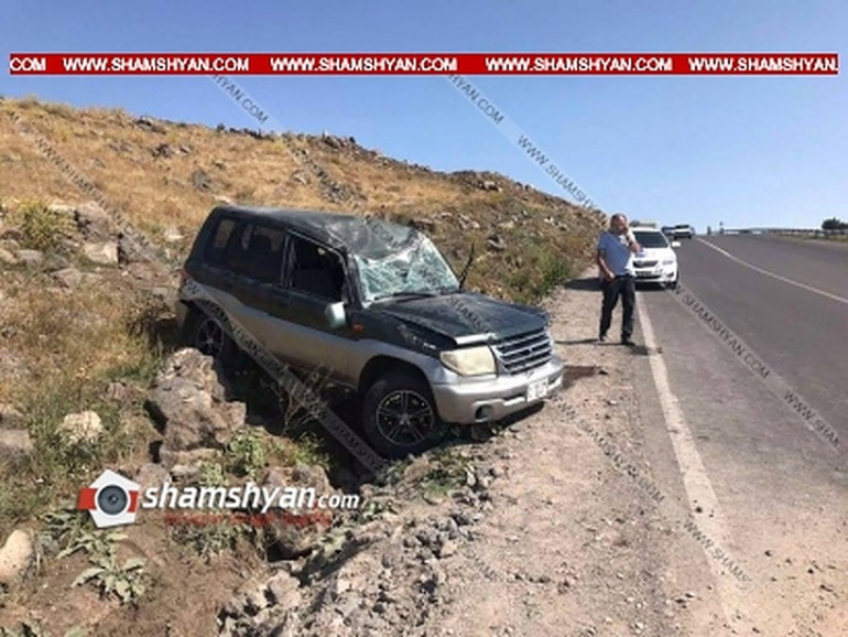 Մարգարա-Վանաձոր-Տաշիր ավտոճանապարհին Mitsubishi մակնիշի ավտոմեքենան դուրս է եկել ճանապարհի երթևեկելի գոտուց, բախվել քարերին և կողաշրջվել. ուղևոր մեկամյա երեխան հոսպիտալացվել է. shamshyan.com