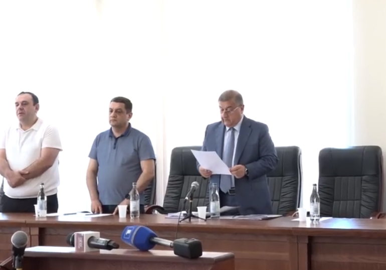 Գլխավոր դատախազի հաղորդման հիման վրա Ռուստամ Բադասյանի կողմից հարուցված միջնորդությամբ ԲԴԽ նկատողություն հայտարարեց դատավոր Վարդան Գրիգորյանին (տեսանյութ)