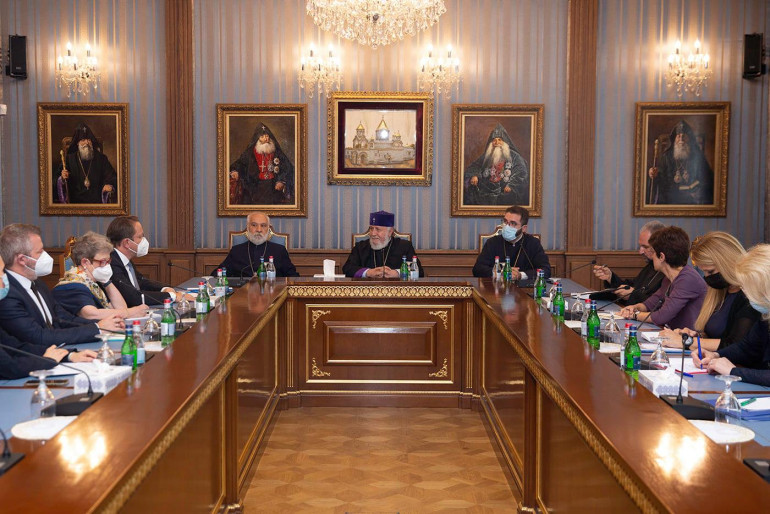 Ամենայն Հայոց Կաթողիկոսն ընդունել է Եվրոպական հանձնաժողովի հարևանության և ընդլայնման հարցերով հանձնակատարին
