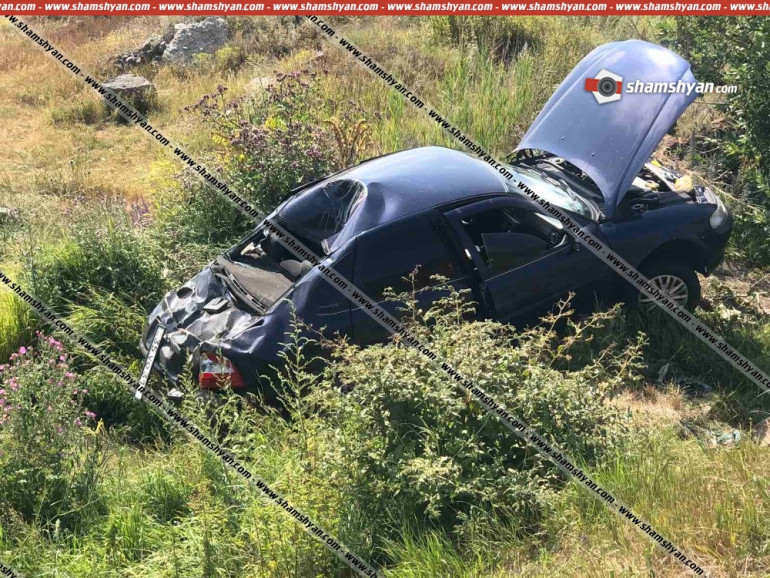 Գեղարքունիքում Mercedes-ը վթարային իրավիճակ է ստեղծել, ինչի հետևանքով Opel-ը շրջվել է․ ընտանիքի 6 անդամներ, այդ թվում` մեկամյա երեխան, տեղափոխվել են հիվանդանոց. shamshyan.com