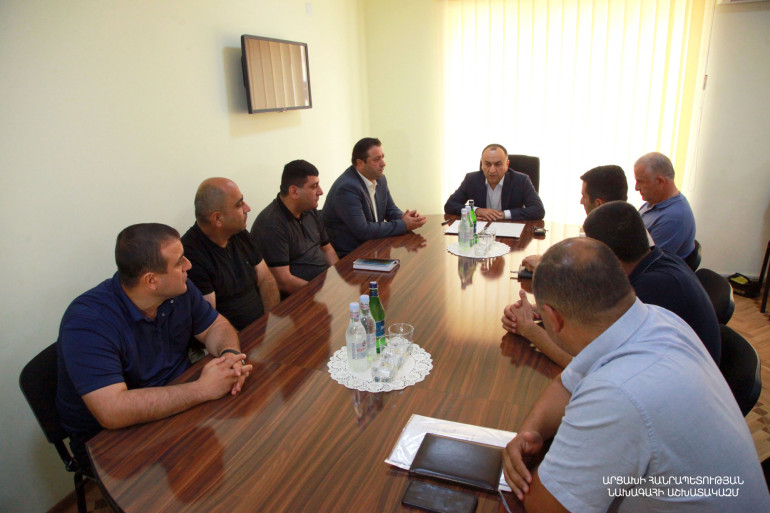 Արցախի նախագահի աշխատակազմի ղեկավարը Ջրային կոմիտեի աշխատակիցներին է ներկայացրել կառույցի նորանշանակ ղեկավարին