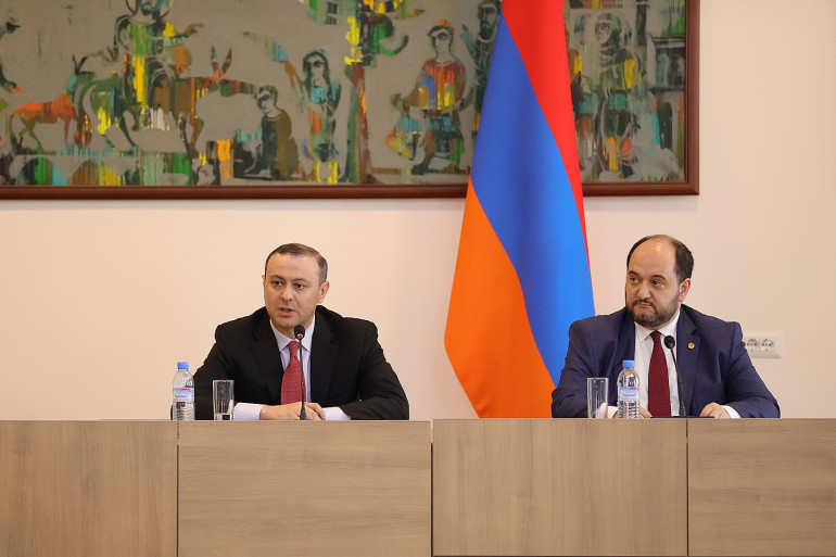 Արայիկ Հարությունյանն ԱԳՆ աշխատակազմին է ներկայացրել նախարարի նորանշանակ առաջին տեղակալ Արմեն Գրիգորյանին