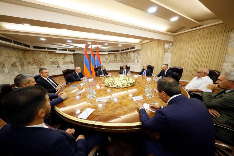 Zhoghovurd: Pashinyan ‘planning fresh talks’ with extra-parliamentary opposition