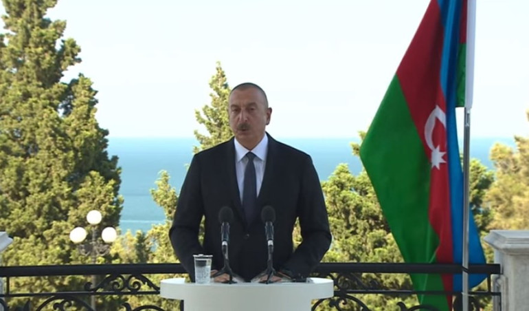 «Բոլոր հաղորդակցական կապերը պետք է միաժամանակ բացվեն». Ալիևը հայտարարել է Բաքվի վերահսկողության տակ անցած տարածքներում 3 օդակայանի կառուցման մասին

 