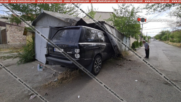 Ավտոտնակի մեջ մխրճված «Range Rover» մակնիշի ավտոմեքենայի վարորդը խմածության 1-ին աստիճանի պատճառով 1 տարով կզրկվի վարորդական իրավունքից. Shamshyan.com