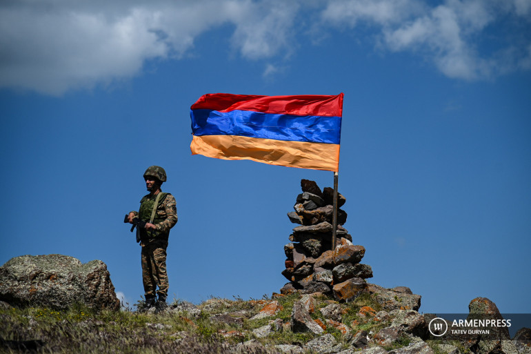 Մինչև ժամը 02։00, ադրբեջանական զինված ուժերը շարունակել են հրաձգային զինատեսակներից, առանց ականանետերի կիրառման, գնդակոծել հայ-ադրբեջանական սահմանի Երասխի հատվածում տեղակայված հայկական դիրքերը․ ՊՆ