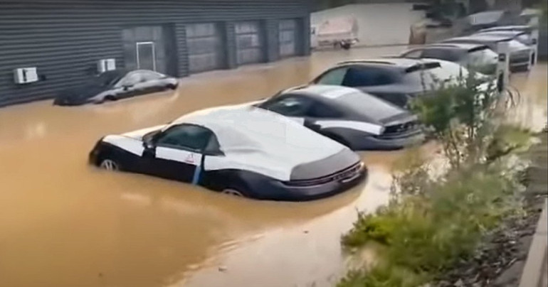 Գերմանիայում հեղեղվել է Porsche-ի ավտոսրահը` պրեմիում դասի նորագույն մեքենաներով (տեսանյութ)